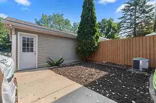 6684 Gretchen Ln N, Oakdale, MN 55128 - Photo 38