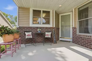 644 Overlook Dr, Roseville, MN 55113 - Photo 2