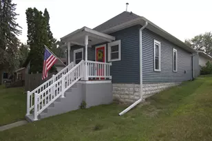 425 8th St NE, Staples, MN 56479 - Photo 2