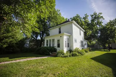 716 Lyndale Avenue, Morris, MN 56267 - Photo 1