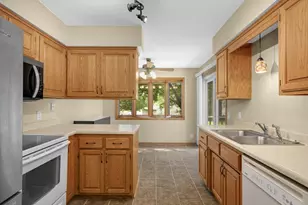 4361 Buckingham Ct, Vadnais Heights, MN 55127 - Photo 6