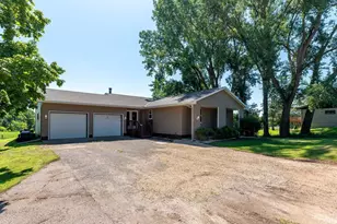 33385 Sibley Heights Ln, Le Sueur, MN 56058 - Photo 1