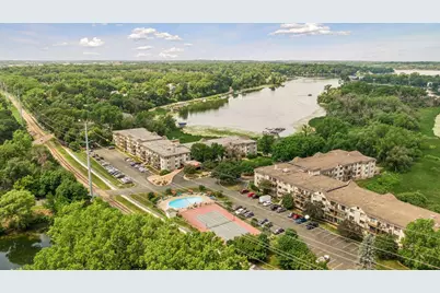 1304 W Medicine Lake Drive #320, Plymouth, MN 55441 - Photo 2