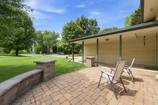 8033 Dakota Ln, Chanhassen, MN 55317 - Photo 8