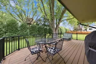 8033 Dakota Ln, Chanhassen, MN 55317 - Photo 4
