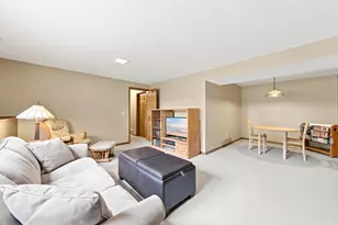 8033 Dakota Ln, Chanhassen, MN 55317 - Photo 22