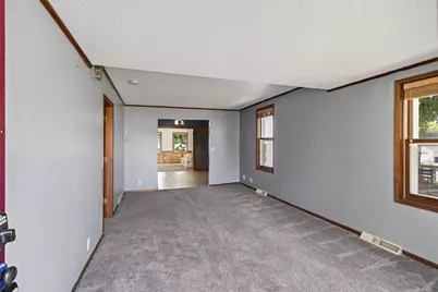 220 N Chestnut Street, Belle Plaine, MN 56011 - Photo 2