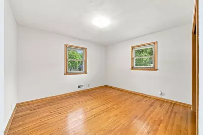 2464 Holloway Avenue E, North Saint Paul, MN 55109 - Photo 16