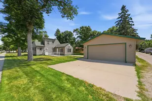 1002 Cedar St, Alexandria, MN 56308 - Photo 4