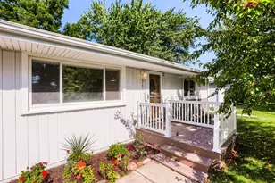 927 Birch St S, Cambridge, MN 55008 - Photo 2