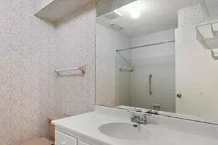 6124 Blake Ridge Rd, Edina, MN 55436 - Photo 20