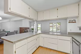 6124 Blake Ridge Rd, Edina, MN 55436 - Photo 8