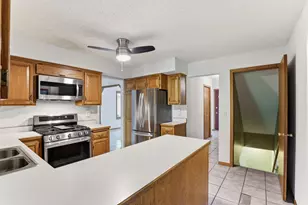 2133 Trumble Ct, Chaska, MN 55318 - Photo 10