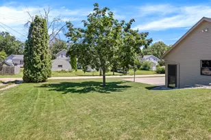 329 2nd St E, Wabasha, MN 55981 - Photo 32