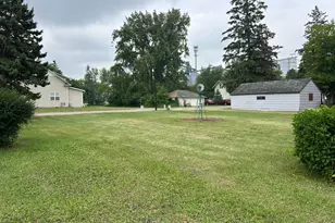 601 11th St E, Thief River Falls, MN 56701 - Photo 14