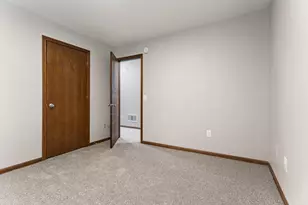 1434 Eastlake Dr, Chaska, MN 55318 - Photo 28