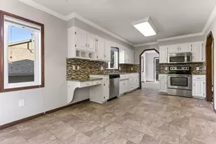 1434 Eastlake Dr, Chaska, MN 55318 - Photo 10