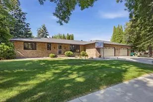 42 36th Ave N, Fargo, ND 58102 - Photo 2