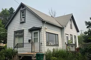 1110 N 8th Ave E, Duluth, MN 55805 - Photo 1