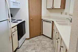 12575 Pleasant Ave, Burnsville, MN 55337 - Photo 2