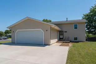 1655 Valley View Dr, North Mankato, MN 56003 - Photo 1