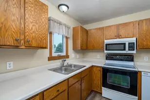 1655 Valley View Dr, North Mankato, MN 56003 - Photo 10