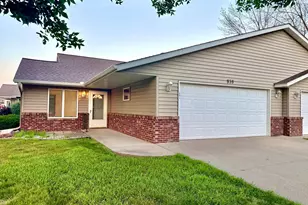 939 Mayvis Blvd, Mankato, MN 56001 - Photo 1