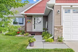 914 Prestwick Dr, Belle Plaine, MN 56011 - Photo 8