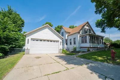 411 E Gustavus Avenue, Fergus Falls, MN 56537 - Photo 1