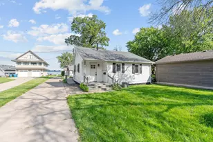 555 N Shore Dr, Forest Lake, MN 55025 - Photo 4