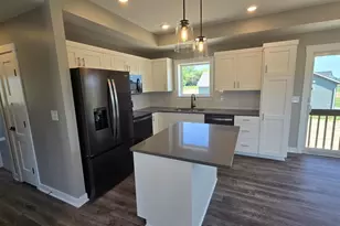 1801 12th Ave NE, Austin, MN 55912 - Photo 6