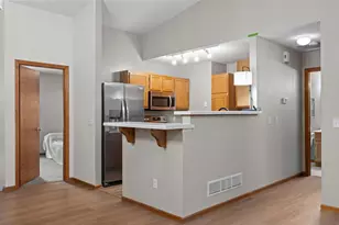 7291 Bren Ln, Eden Prairie, MN 55346 - Photo 6