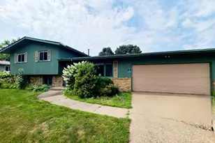 8273 Scott Ave N, Brooklyn Park, MN 55443 - Photo 2