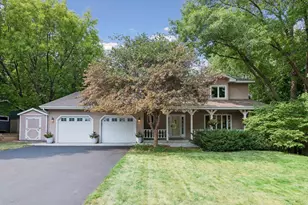 15385 Morraine Way, Eden Prairie, MN 55347 - Photo 2