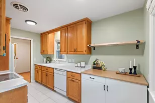 6917 39th Ave N, Crystal, MN 55427 - Photo 8
