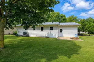 214 Terrace View Dr, Litchfield, MN 55355 - Photo 2