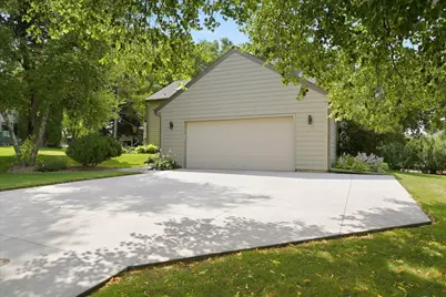 15809 Nursery Drive, Minnetonka, MN 55345 - Photo 2