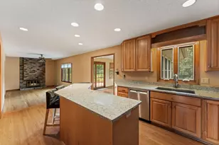 1096 Rome Ct, Apple Valley, MN 55124 - Photo 8