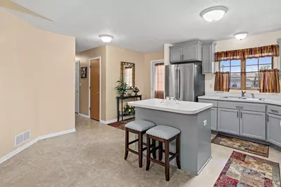 305 Wildwood Circle, Roberts, WI 54023 - Photo 6