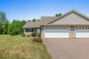 305 Wildwood Cir, Roberts, WI 54023 - Photo 2