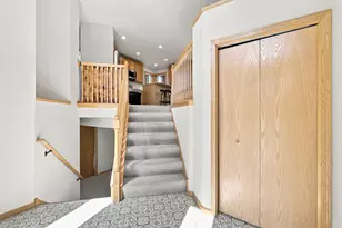 805 Daniel Dr, Belle Plaine, MN 56011 - Photo 4