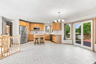 805 Daniel Dr, Belle Plaine, MN 56011 - Photo 6