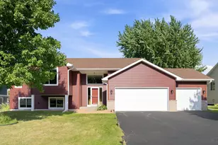 805 Daniel Dr, Belle Plaine, MN 56011 - Photo 2