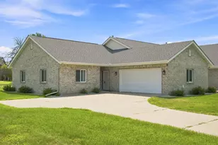 111 S West St, Belle Plaine, MN 56011 - Photo 1