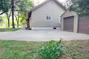503 2nd Ave NE, Pipestone, MN 56164 - Photo 4