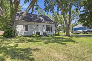 2258 W 105th St, Bloomington, MN 55431 - Photo 2