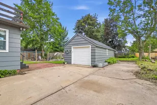2258 W 105th St, Bloomington, MN 55431 - Photo 32