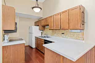 1314 Deercliff Ln, Eagan, MN 55123 - Photo 8