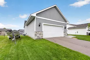 913 Moline Loop NW, Isanti, MN 55040 - Photo 4