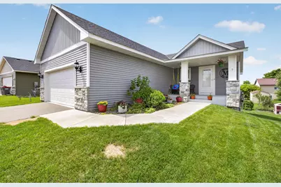 913 Moline Loop NW, Isanti, MN 55040 - Photo 2